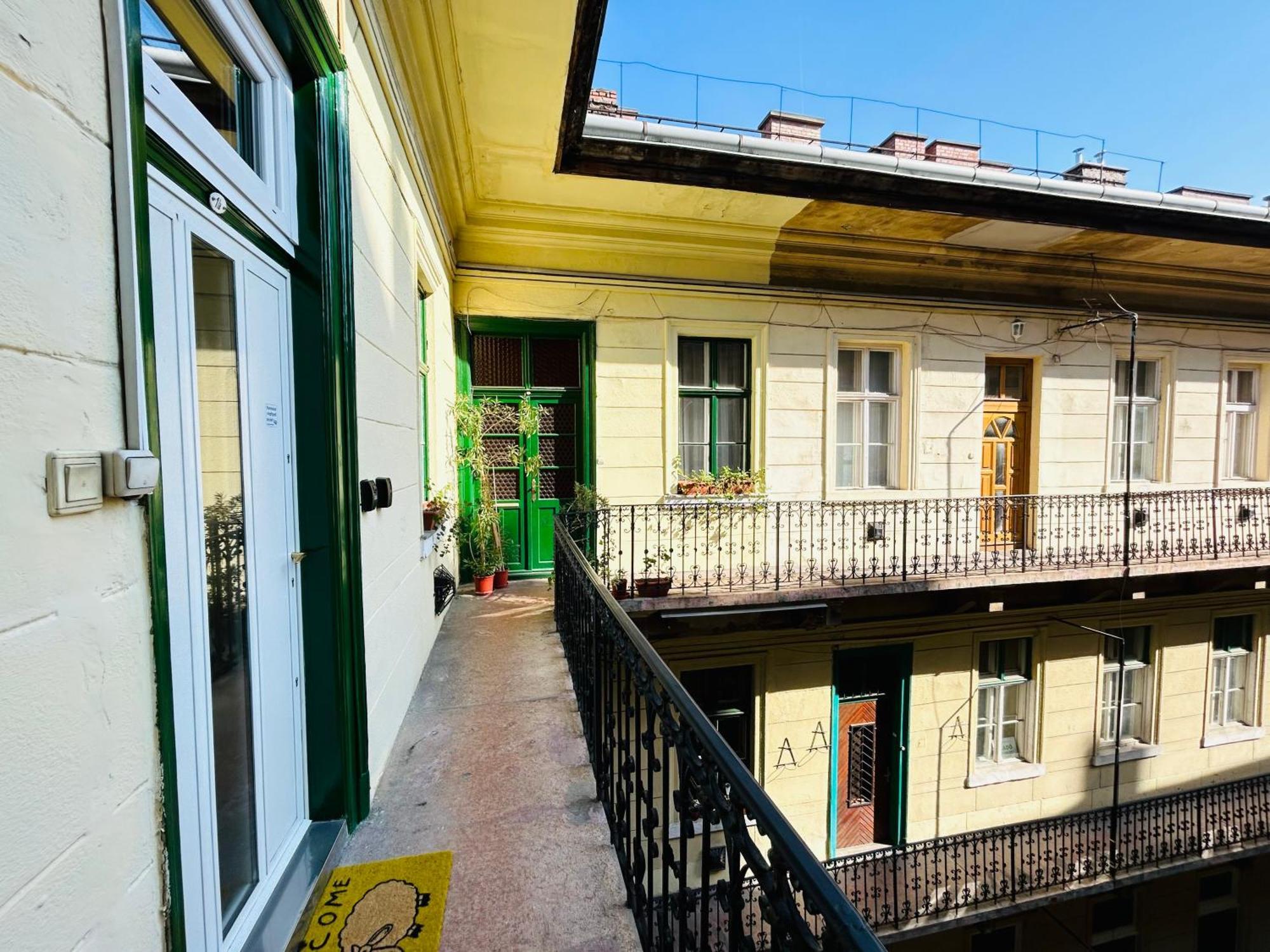Rakoczi Boulevard 47 * Budapest